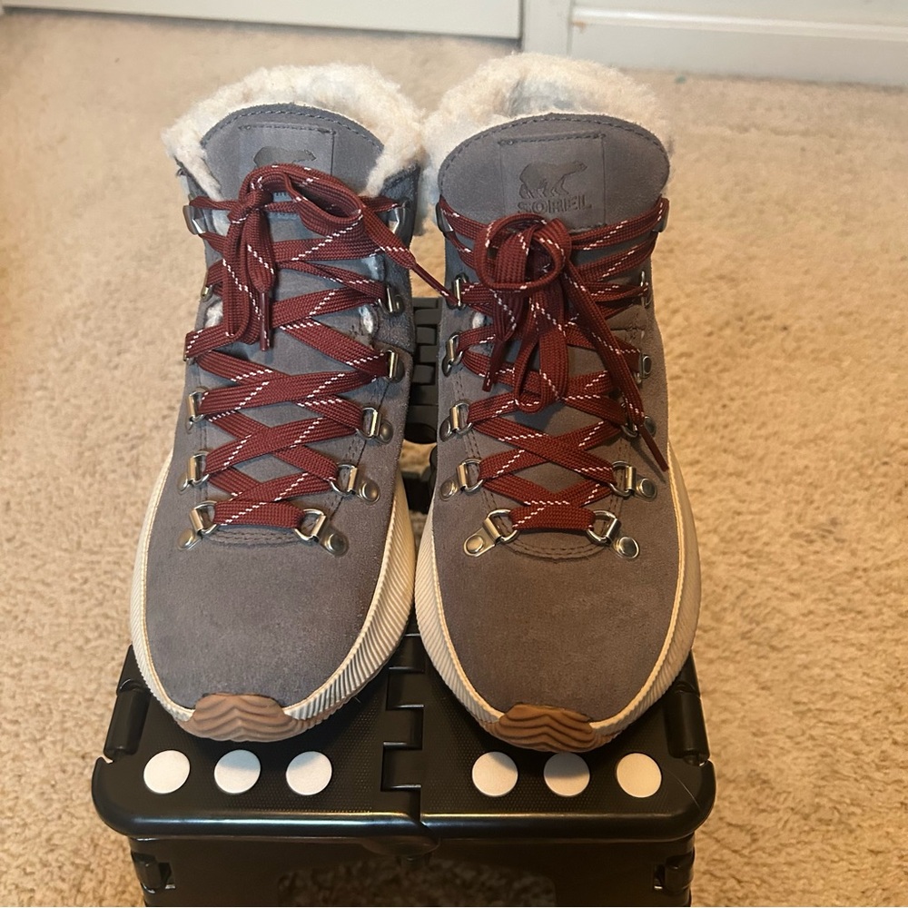 SOREL Women's Out N About III Conquest Waterproof Boots in Gray Size 8